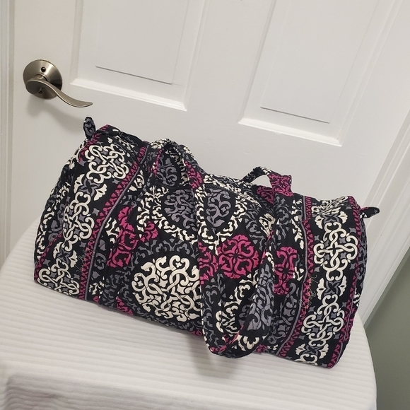 Vera Bradley Retired Pattern "Canterbury Magenta" Duffle Bag, Versatile - Picture 5 of 9